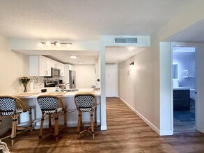 Building Photo - 11 Royal Palm Way