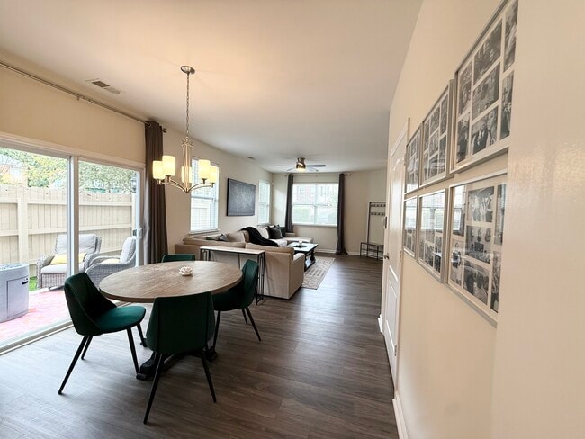 Building Photo - 410 Oakstone Trail