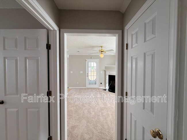 Foto del edificio - 2508 Lilymount Dr