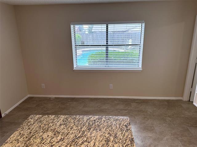 Building Photo - 2005 Glencrest Ln