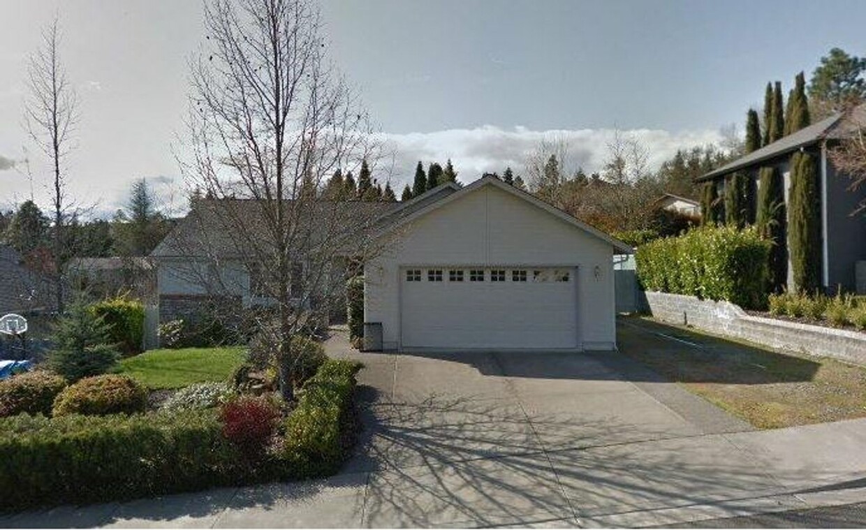 Foto principal - **Available Now** Beautiful Medford Home -...