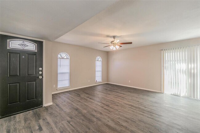 Building Photo - 1514 Deepwood Dr