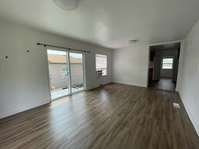 Building Photo - 580 S 300 W