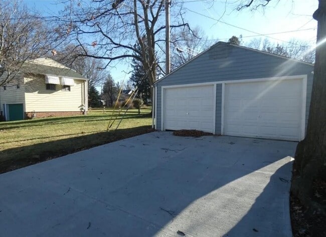 Building Photo - 1447 Elbur Ave
