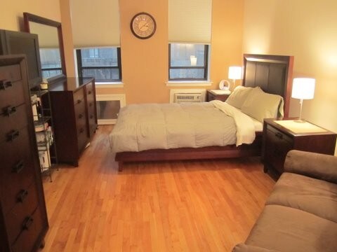 Foto principal - 415 E 80th St