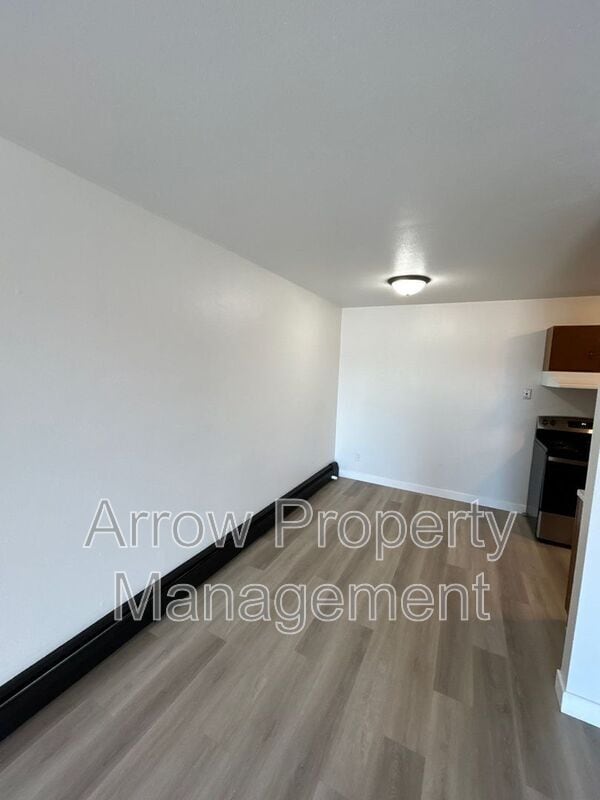 Building Photo - 215 E Arbor Ave