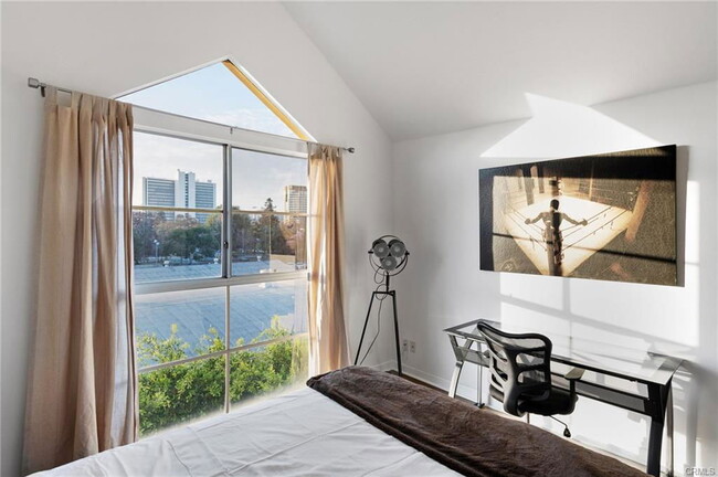 Foto del edificio - 1401 S Bentley Ave