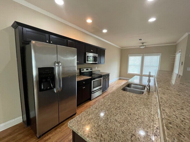 Foto del edificio - PRE-LEASING FOR AUGUST 2026!