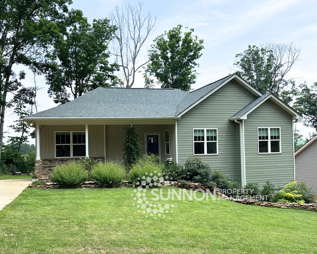 Building Photo - Peaceful 3-Bedroom Retreat with Scenic Vie...