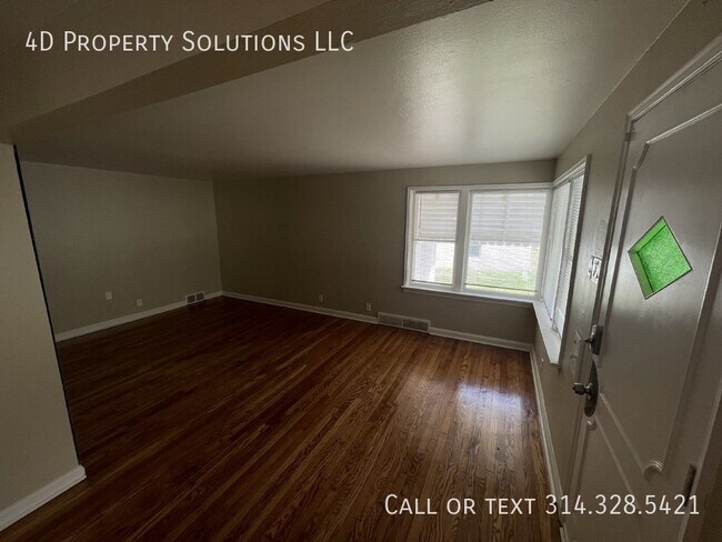 Foto del edificio - Homey 2-BR Abode at 1901 N Hanley Rd, St. ...