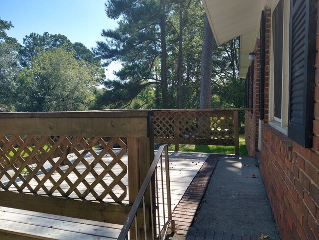 Building Photo - 4295 Robinson Cir