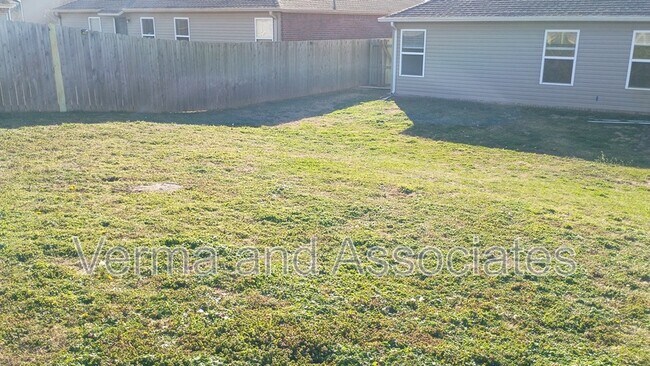 Foto del edificio - 905 SW Loudon Dr