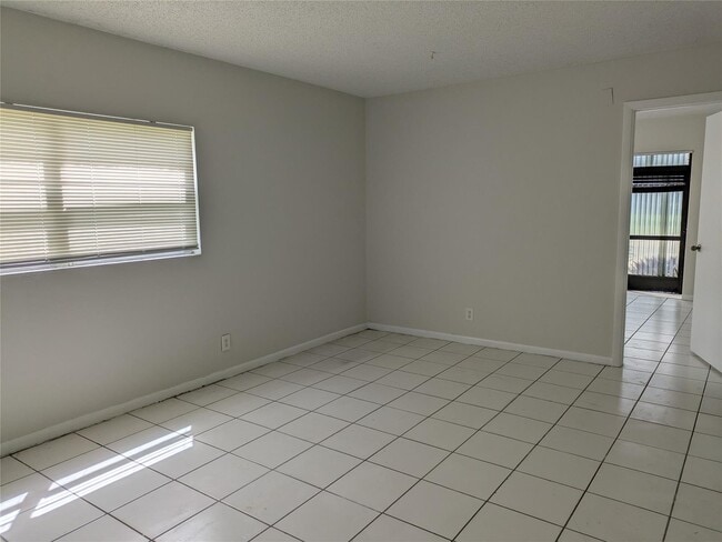 Building Photo - 4133 NW 88th Ave