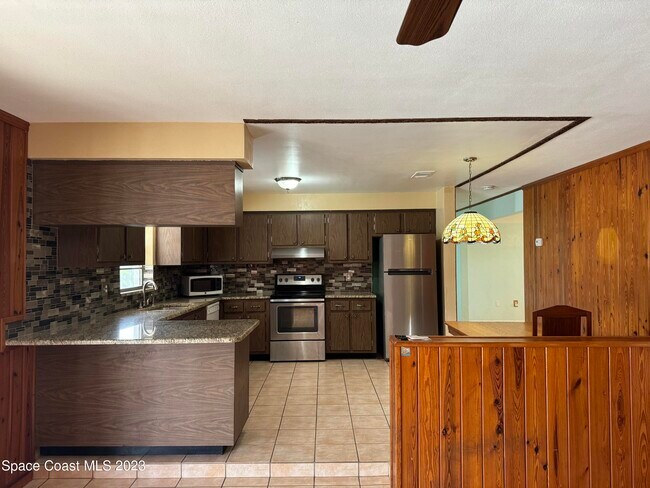 Building Photo - 155 Perth Ave