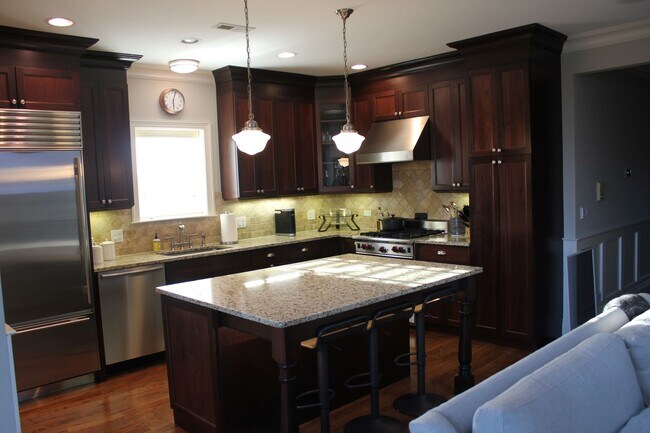 Foto del edificio - 2038 W Addison St