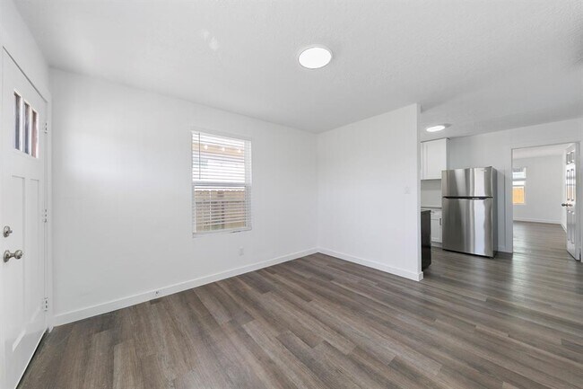 Building Photo - 708 38th St