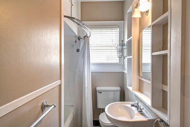 Foto del edificio - LC Rental: 128 East 23rd