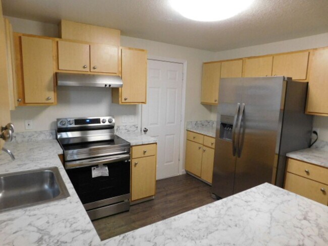 Building Photo - 3Bd/2.5Ba Two Story House - Available Soon!