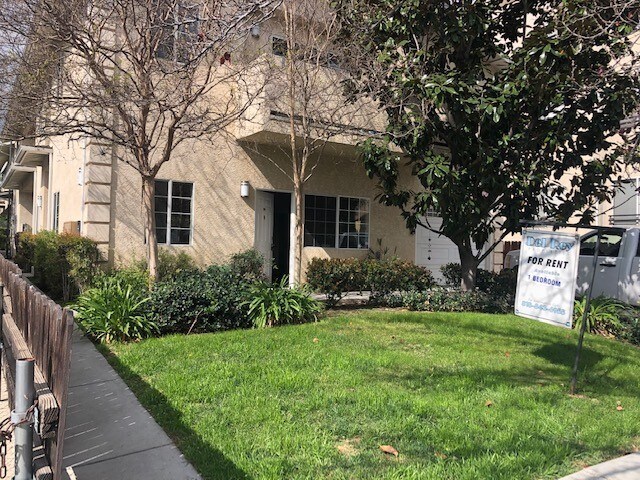 Front Door to Apartment - 221 N Screenland Dr