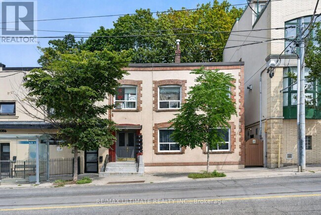 Photo du bâtiment - 2360 Queen St E