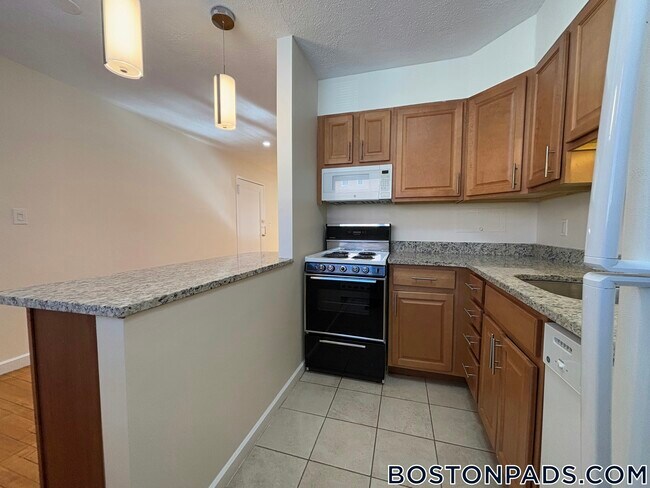 Building Photo - 63 Parkman St