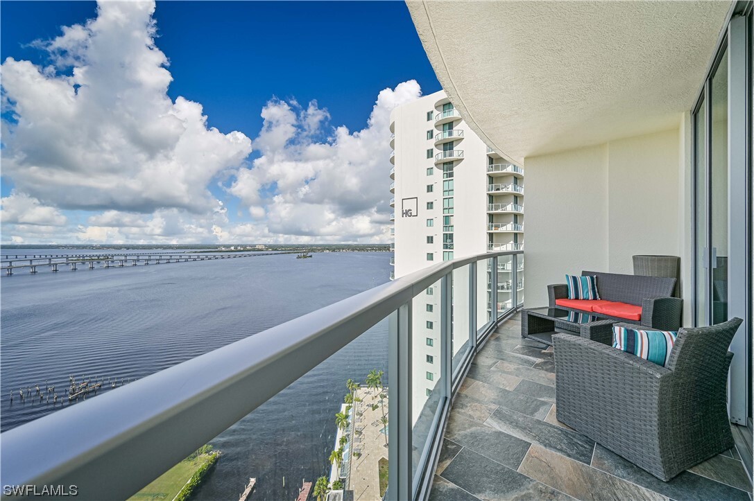 Foto principal - 3000 Oasis Grand Blvd