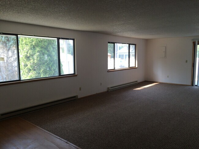 Foto del edificio - 4 Bedroom Home Under Radio Hill