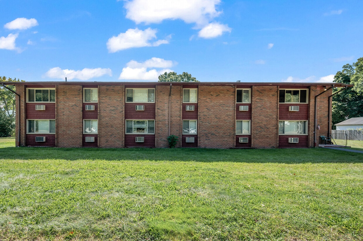 Primary Photo - Pembrooke Court Apartments