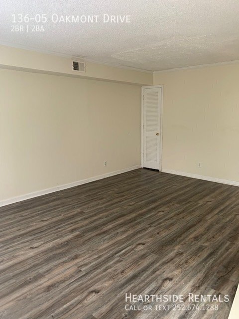 Foto del edificio - 136 Oakmont Dr