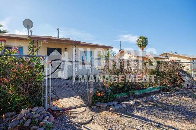 Building Photo - Home Available in Casa Grande