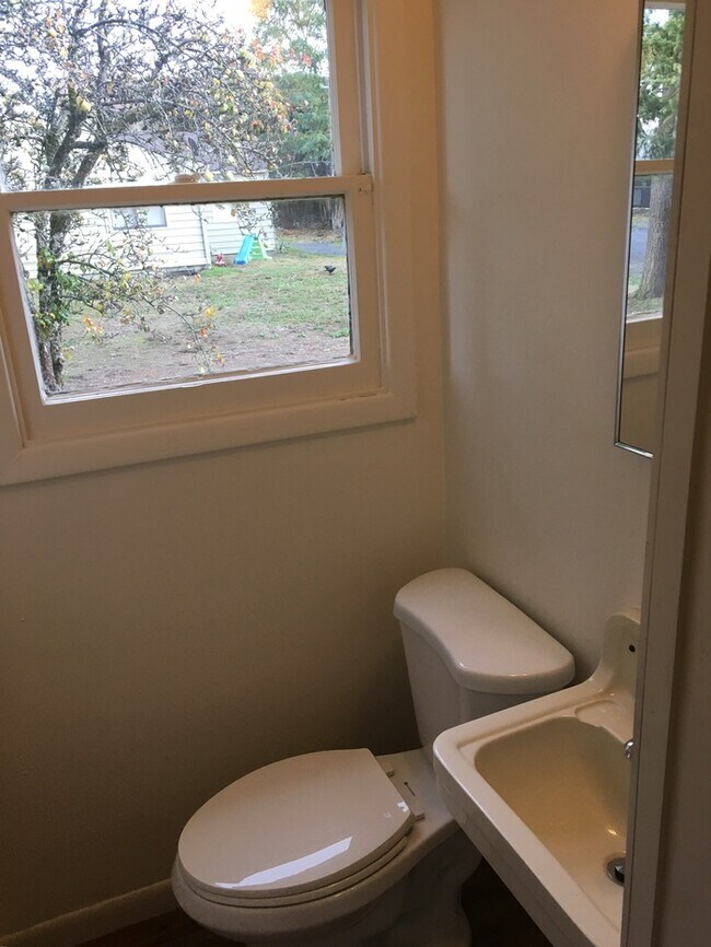 Foto del edificio - Tacoma/ Parkland duplex 2bdr 1 bath