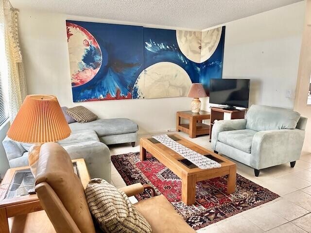 Building Photo - 4014 Newcastle A