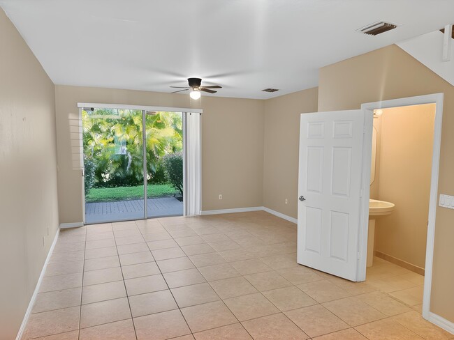 Foto del edificio - 1992 Alamanda Way