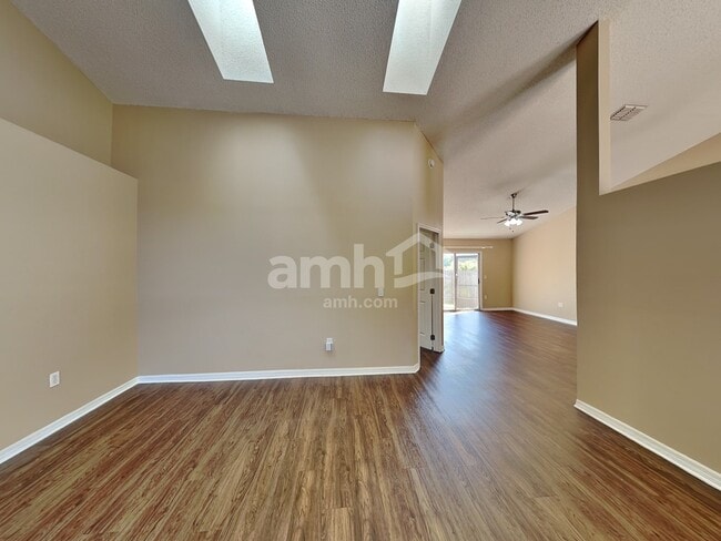 Foto del edificio - 10355 Little Econ St