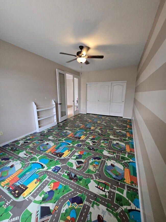 Building Photo - 3 Bedroom, 2 Bath with Den Available Now!