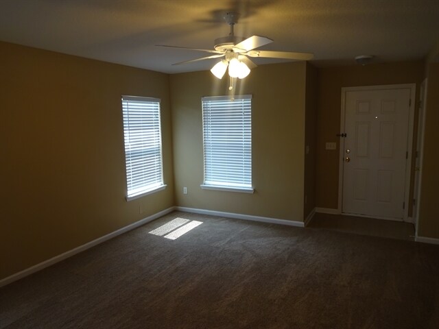 Foto del edificio - 160 Straw Pond Way