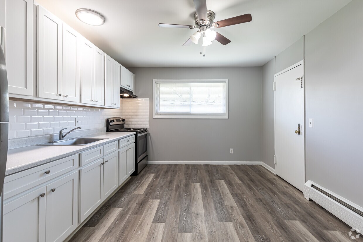 Wickham Gardens Condominiums Apartments in East Hartford, CT