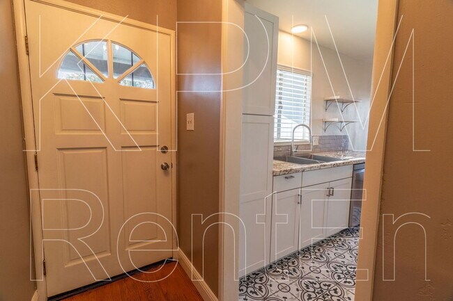 Foto del edificio - 615 Garner Ln