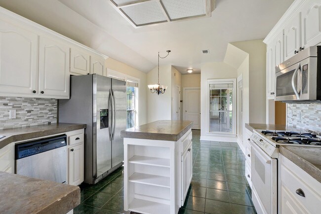 Foto del edificio - Spacious 3/2.5 home in great neighborhood