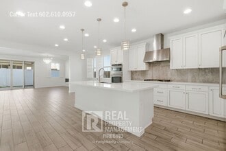 Building Photo - 2342 W Gloria Ln