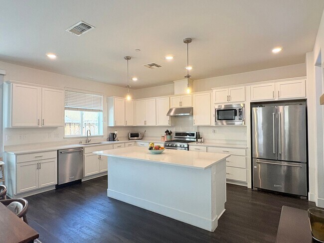 Building Photo - Beautiful 4 Bed 3 Full Bath Home with Sola...
