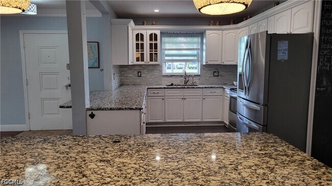 Foto del edificio - 1403 Davis Dr