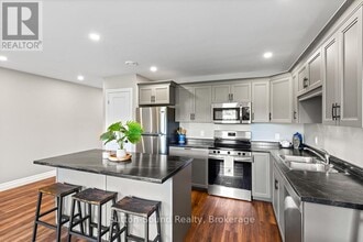 Building Photo - 18 Maple Golf Crescent