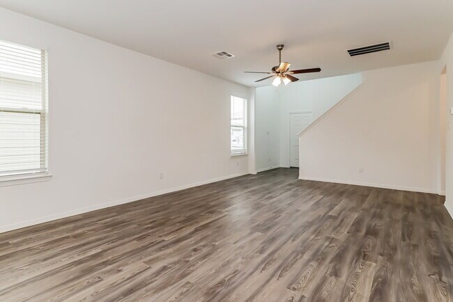 Foto del edificio - 16750 Rover Ln