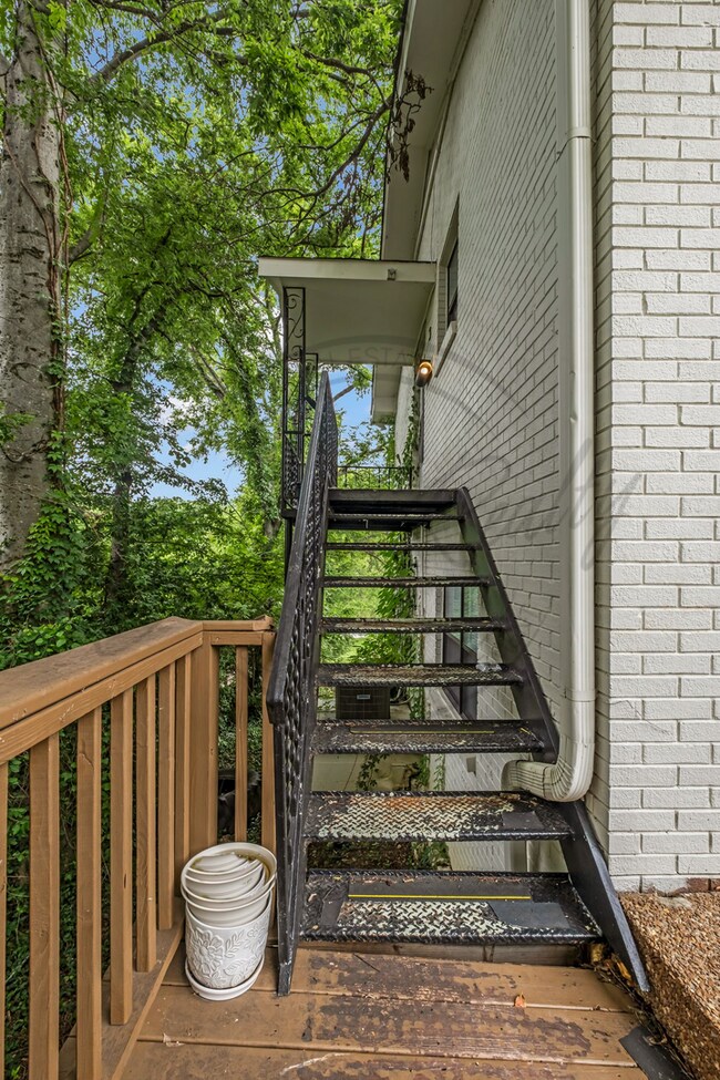 Foto del edificio - Charming Two Bedroom in Triplex in Goodlettsville!