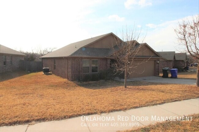 Building Photo - 816 Accipiter St