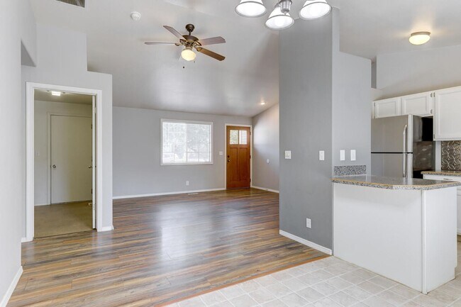 Building Photo - Desirable South East Boise Home for Rent -...