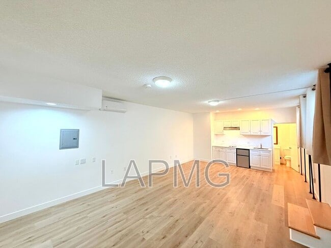 Foto del edificio - 804 A Princeton St