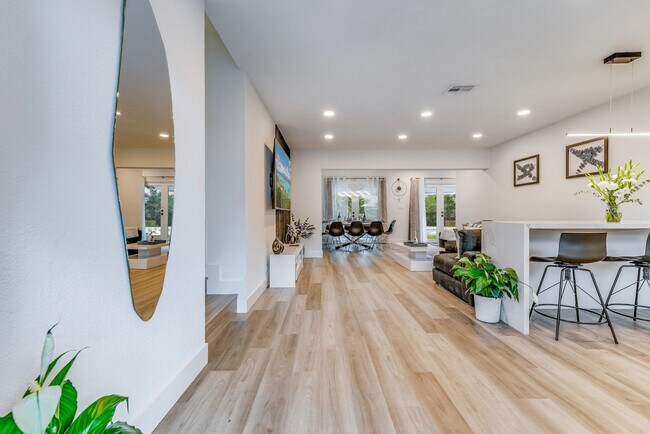 Foto del edificio - 830 SW 14th Ct