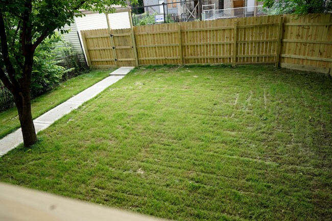 Foto del edificio - 1321 S Lawndale Ave